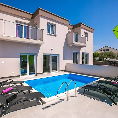 Pink By Interhome Skrbčići