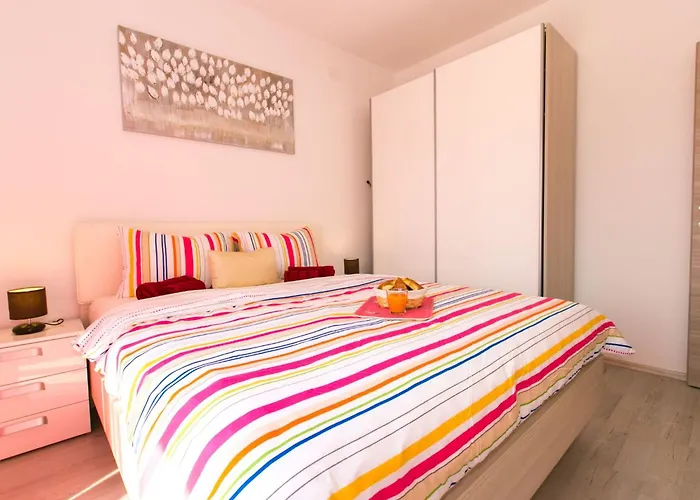 Pink By Interhome Skrbčići