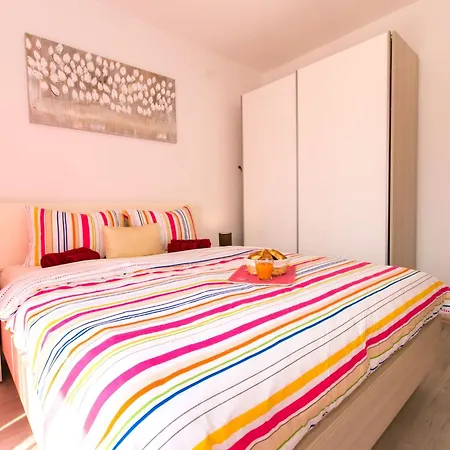 Pink By Interhome Skrbčići